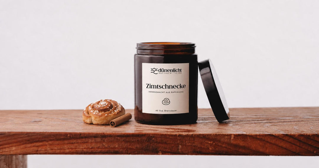 Duftkerze "Zimtschnecke" - Weihnachtliche Duftkerze aus Rapswachs - 45 Std. Brenndauer